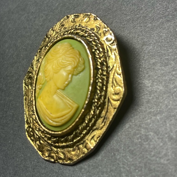 Peri Signed Cameo Pin Brooch Pendant - Picture 1 of 6